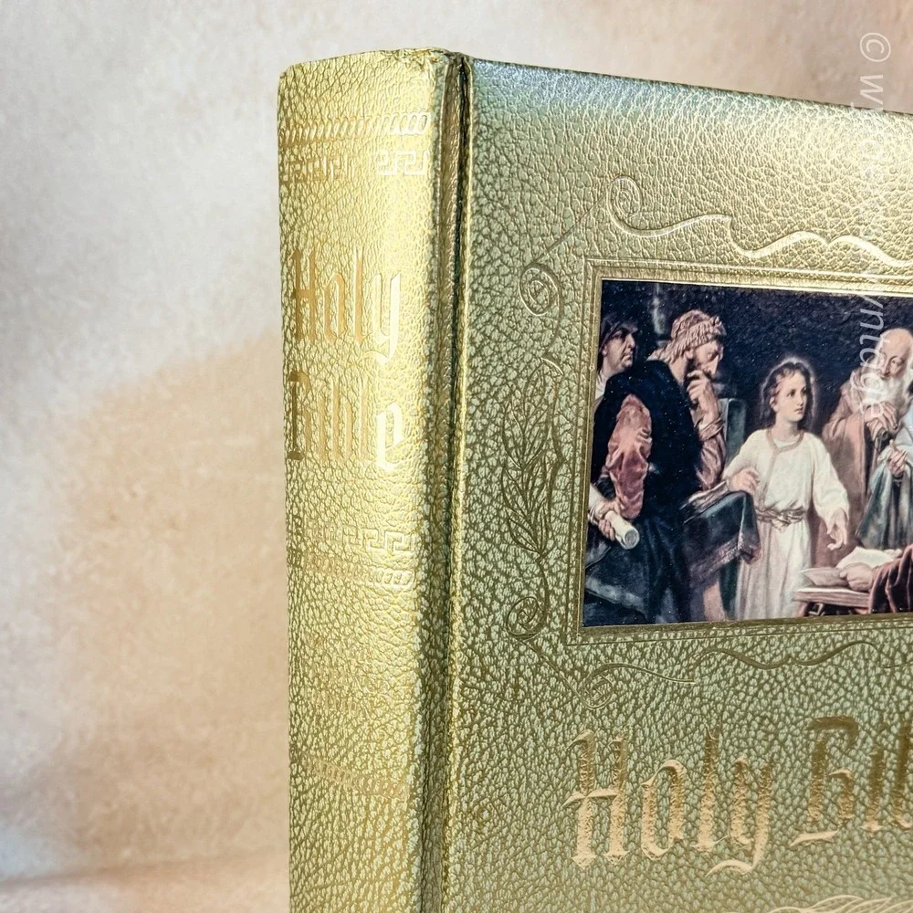 Heirloom Family Bible‎
